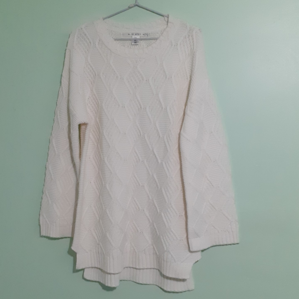 Classic Loose fit Wool blend sweater in Neutral Bone with high low hem LIKE NEW!